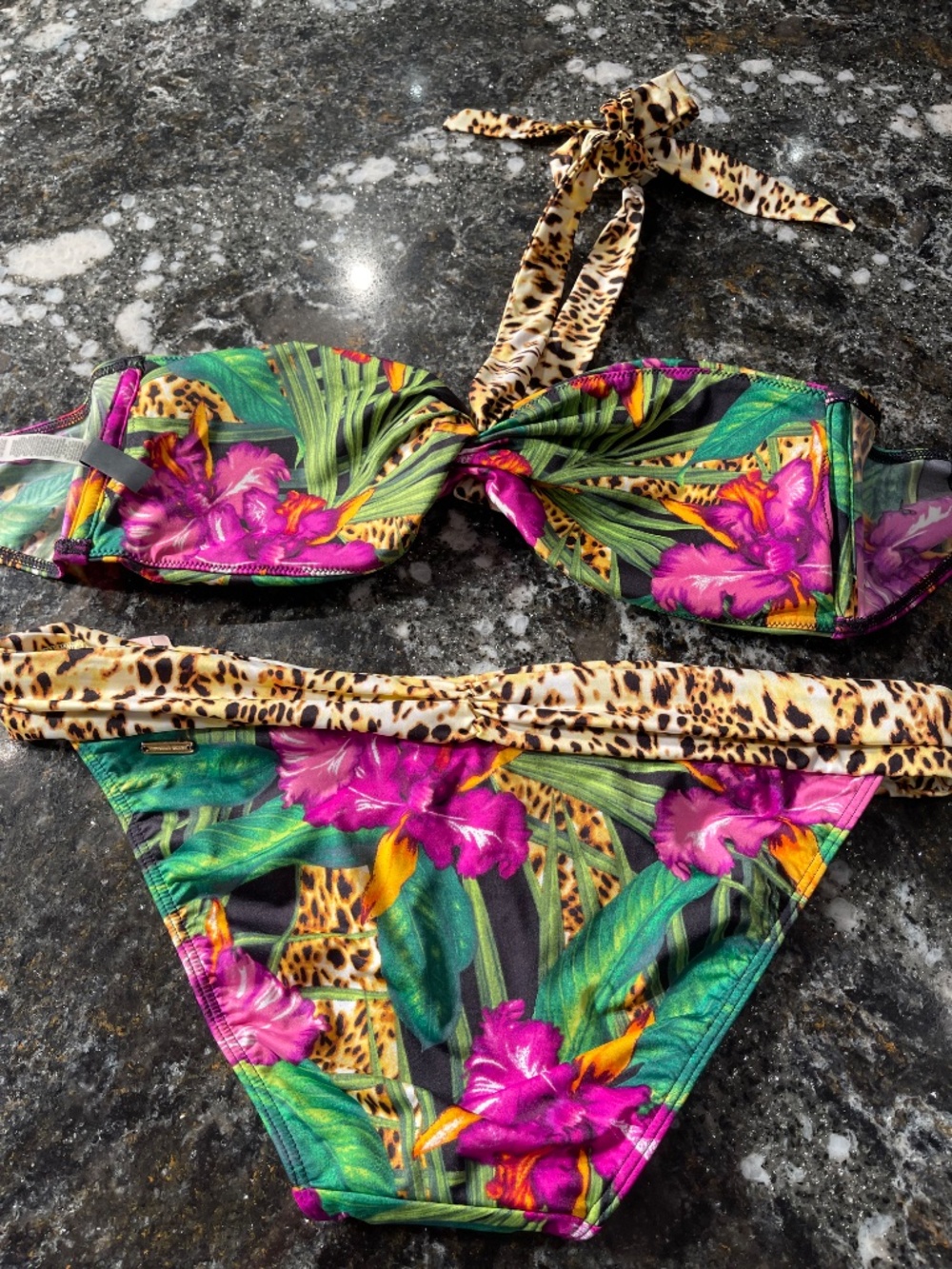 Like new Victoria Secrets bikini bandeau M set blogger’s favorite - Picture 11 of 13